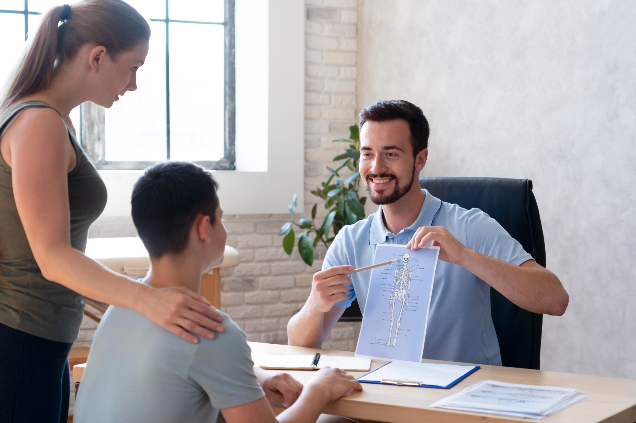 Specialist explaining a wellbeing plan to two people